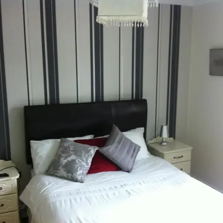 Bed & Breakfast Pearse Road 3*