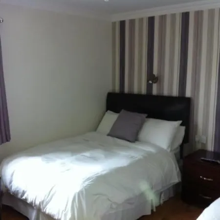 Bed & Breakfast Pearse Road 3*
